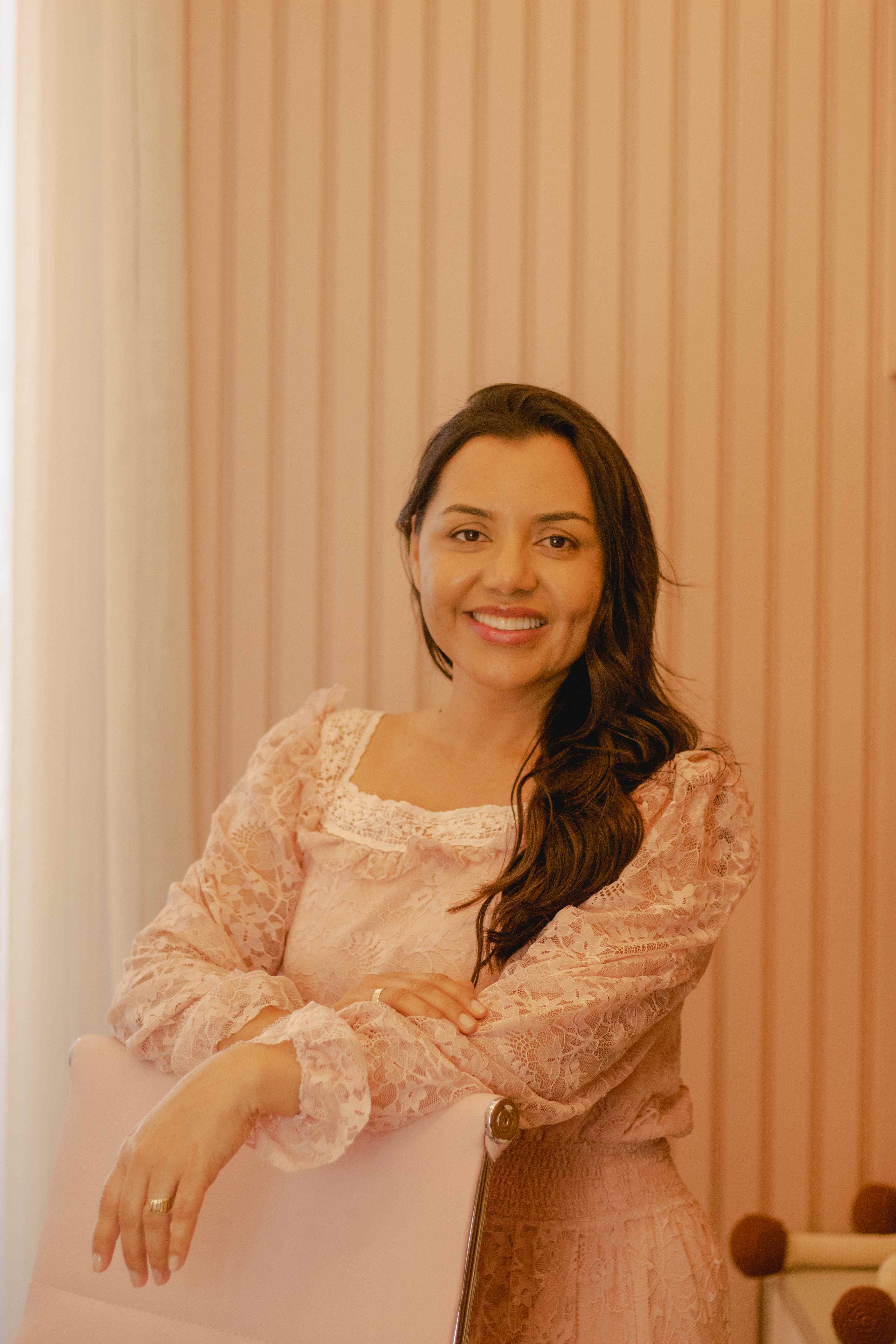 Eliude Gomes, professora do curso de confecção de peças para leito maternidade